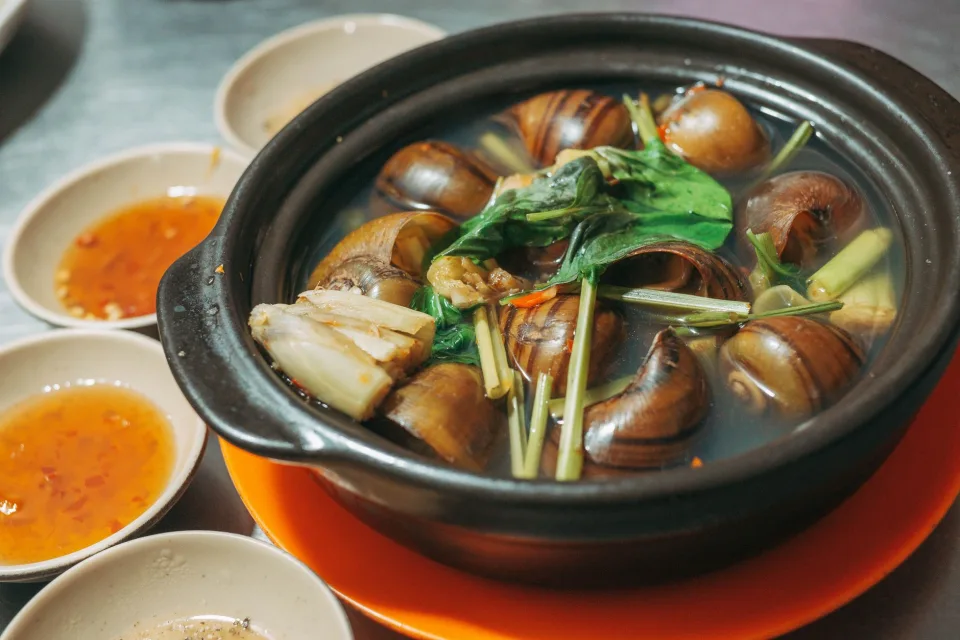 Bàn nướng đông khách tại Nguyễn Thị Hiền Hoanh